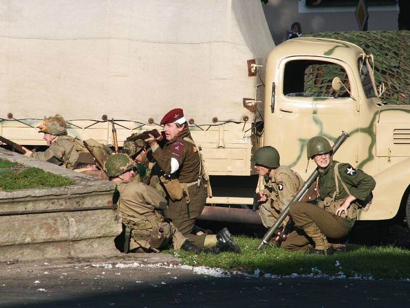 Z rekonstrukce bitvy Normandie 1944.