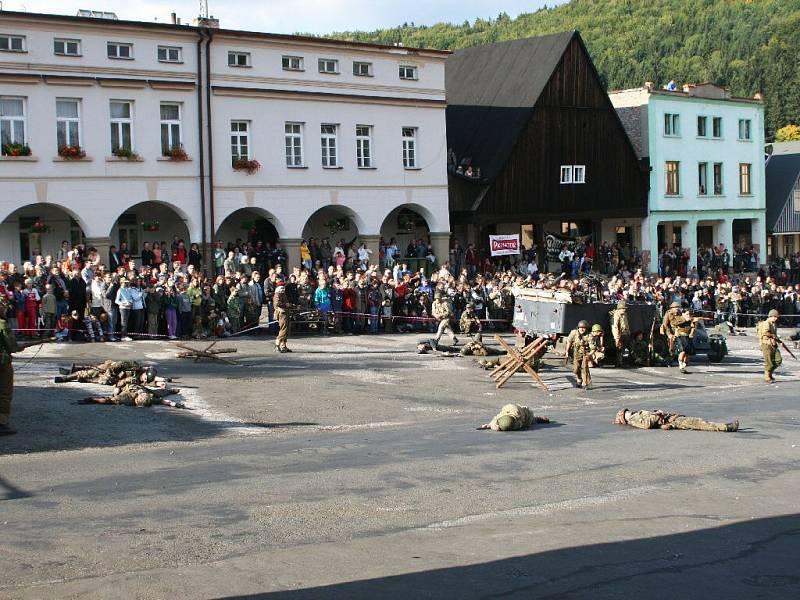 Z rekonstrukce bitvy Normandie 1944.