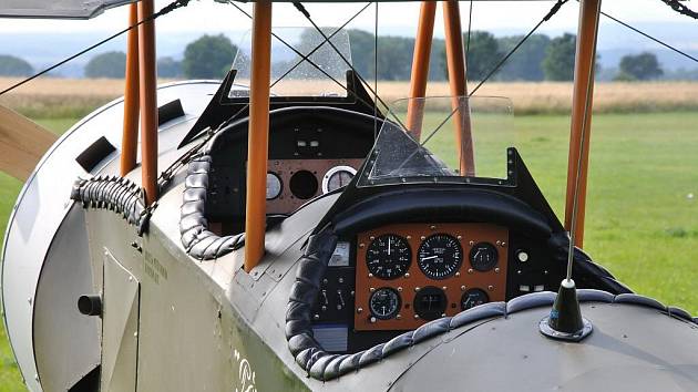 Nebe nad Novým nad Metují budou v prvních srpnových dnech brázdit motorové paraglidingy. Na zdejším letišti bylo ve čtvrtek 30. července zahájeno MS v tomto sportu.