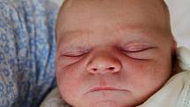 SAMUEL FRYDRYCH je prvním děťátkem Martiny Váňové a Pavla Frydrycha z Police nad Metují. Chlapeček se narodil 13. června 2017 ve 13.30 hodin, vážil 2950 gramů a měřil 47 centimetrů.