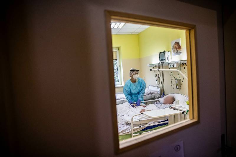 Covid-19 lůžka který vyčlenila Náchodská nemocnice v rehabilitačním pavilonu, kde se starají o pacienty s koronavirem