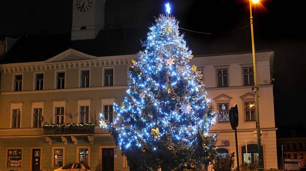Vánoční strom v Jaroměři.