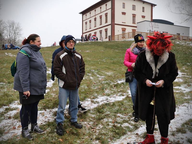 V Ratibořicích řádili čerti a zpíval Standa Hložek.