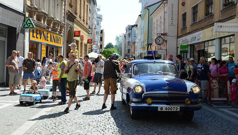 Mezinárodní sraz šlapacích moskvičů a dalších šlapacích autíček.