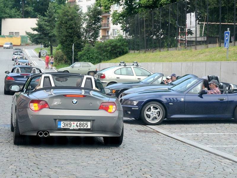  Po osmé se sjeli majitelé sportovních kabrioletů BMW Z3 na celorepublikové klubové setkání zvané „Broumovský výběžek“. 