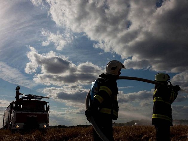 Opět hořelo pole, podle vyšetřovatele to někdo udělal úmyslně