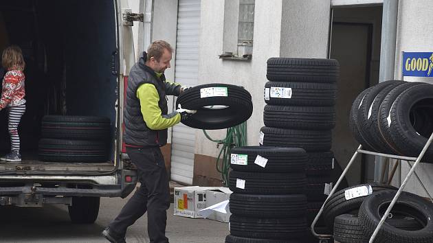 Ceny pneumatik stoupají, dá se očekávat, že za zimní pneumatiky si řidiči výrazně připlatí.