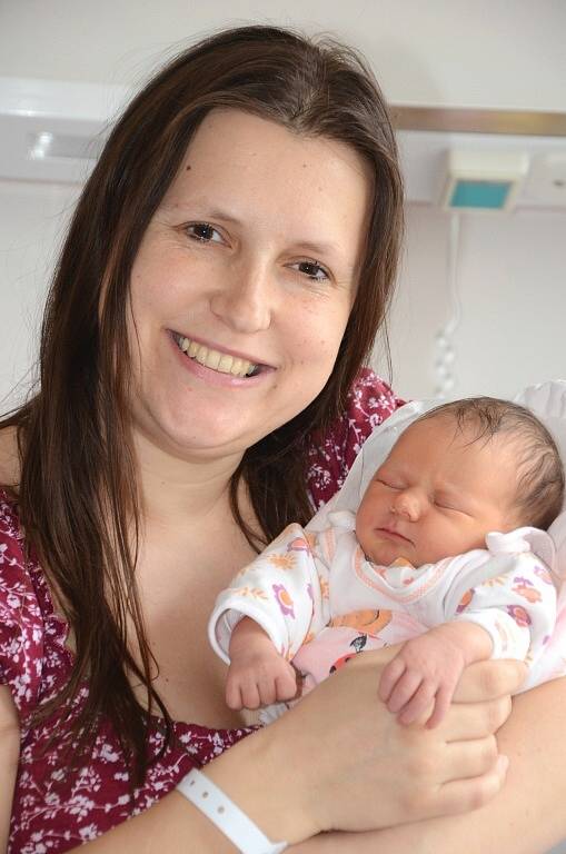 ADÉLA ROHULÁNOVÁ se narodila 9. dubna 2013 v 01:20 hodin s váhou 3415g a délkou 50cm. S rodiči Jitkou a Pavlem, a s osmiletou sestřičkou Anetkou, bydlí v Náchodě. 