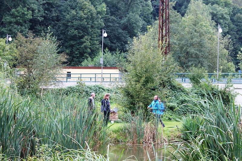 Pivní turisté prošli deset hospod Novoměstskem