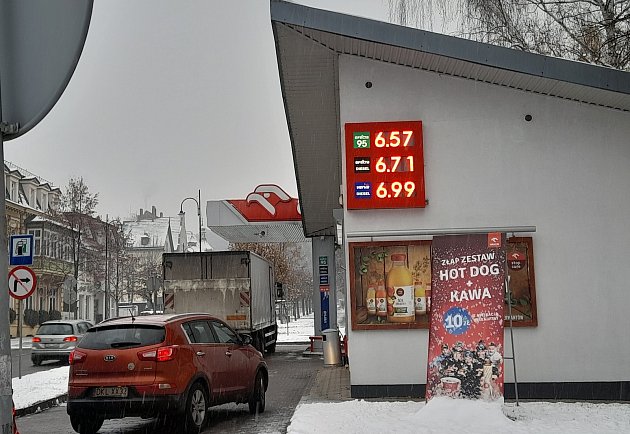 Cena pohonných hmot v Polsku (Kudowa-Zdrój) začátkem prosince 2023.