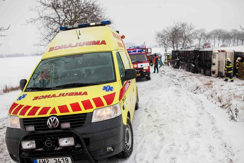 Havárie běloruského zájezdového autobusu s dětmi u Hořiček na Náchodsku.