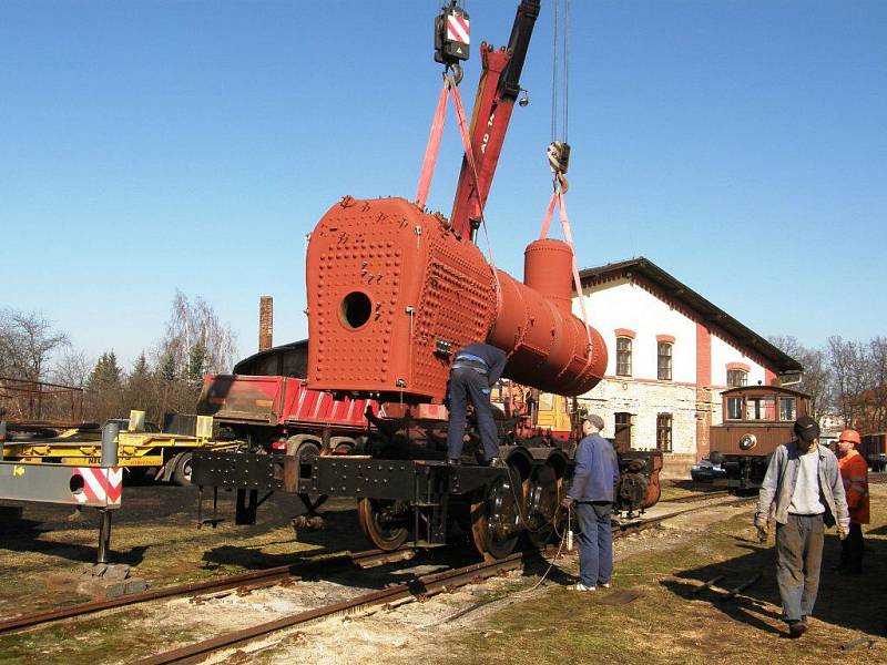 Železniční muzeum v Jaroměři dokončilo opravu kotle parní lokomotivy Conrad Vorlauf z roku 1873.