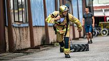 Soutěž o nejtvrdšího hasiče mezi profesionály i dobrovolníky se v úterý 20. července odehrála na požární stanici HZS Královéhradeckého kraje ve Velkém Poříčí.
