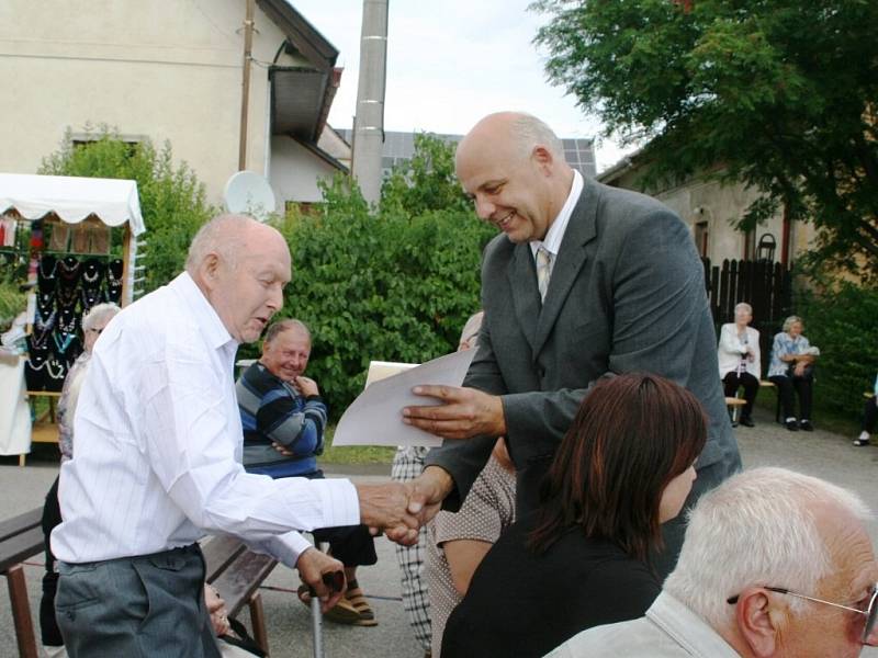 Velkou slávu má za sebou obec Provodov. O víkendu tam oslavili 800 let od první písemné zmínky o obci. 