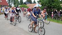 Cyklistický recesistický závod Tour de Torpédo pořádaný v Nízké Srbské vstoupil do svého již šestnáctého ročníku.