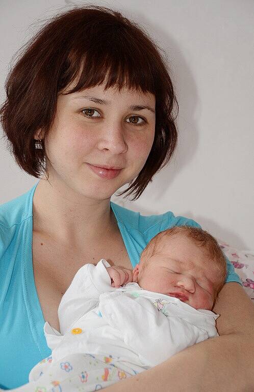 EMILY RUBEŠOVÁ se narodila 5. dubna 2012 v 18:43 hodin s váhou 3960 gramů a délkou 50 centimetrů. S rodiči Ivanou a Davidem mají domov v Novém Městě nad Metují.   