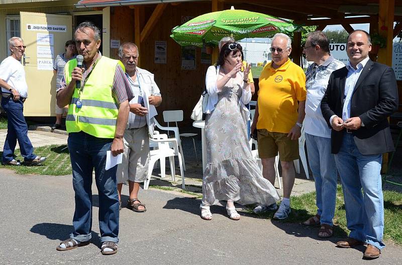 Mezinárodní sraz šlapacích moskvičů a dalších šlapacích autíček.