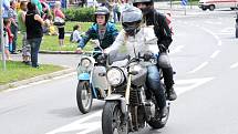 MOTOSRAZ NA BROĎÁKU byl přehlídkou motocyklů všech kubatur a různého stáří.