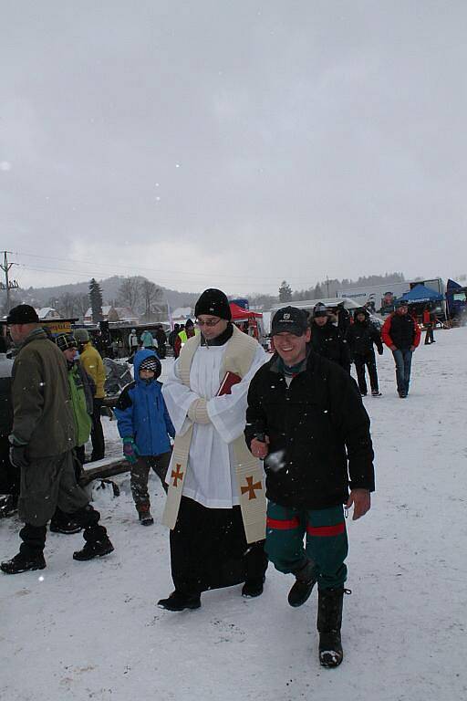 Na divácky atraktivní klání Dřevorubec roku 2012 se přišlo podívat v průběhu dne několik stovek návštěvníků.