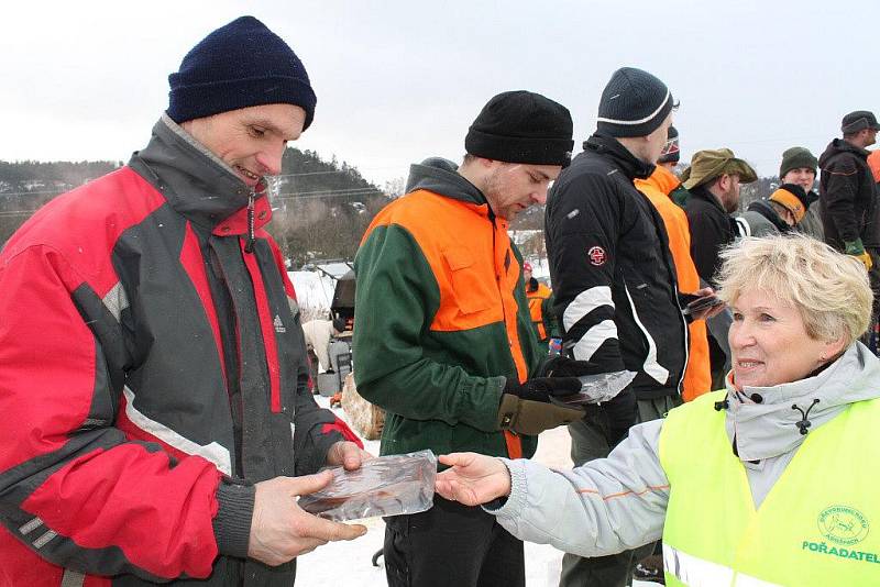 Na divácky atraktivní klání Dřevorubec roku 2012 se přišlo podívat v průběhu dne několik stovek návštěvníků.