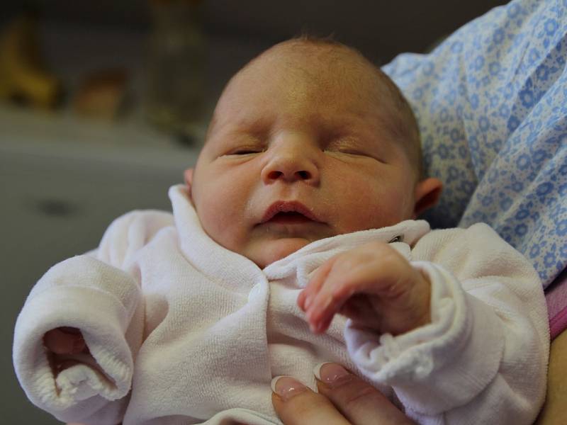 STELA VALTEROVÁ je prvním děťátkem Lenky a Jakuba z Hronova. Holčička se narodila 3. dubna 2017 v 6.21 hodin a vážila 3085 gramů.