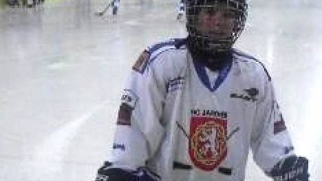 JAROMĚŘSKÝ hokejový talent Lukáš Sokolář byl povolání do výběru Královéhradeckého kraje hráčů narozených v roce 2000 pro turnaj v Hlinsku