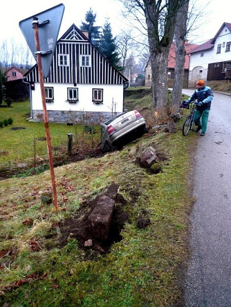 Nehoda ve Vernéřovicích u Broumova.