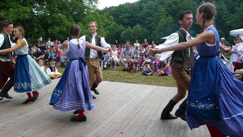 Mlynářské slavnosti na zahradě Rudrova mlýna v Ratibořicích. 