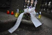 V den státního svátku uctili v Náchodě památku událostí 17. listopadu 1989 položením květin a zapálením svíček u pomníku umučeným vězňům.
