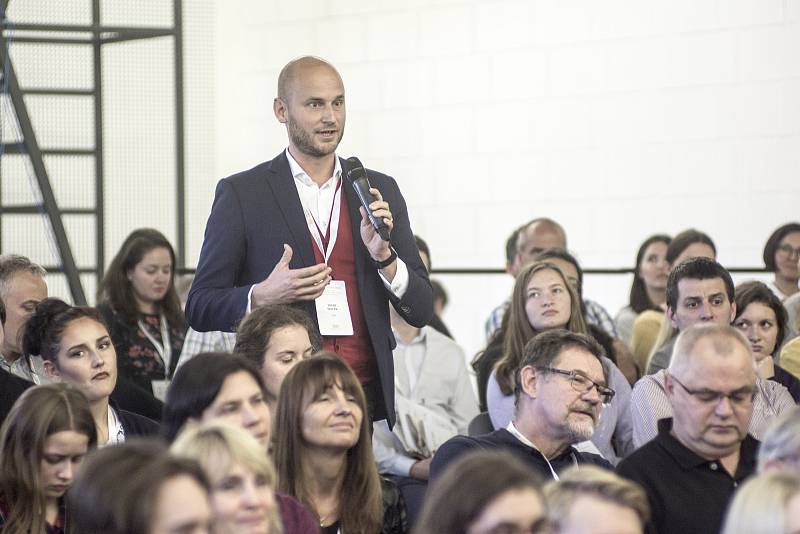 Broumovské diskuse jsou konferencí v prostorách benediktinského kláštera v Broumově.