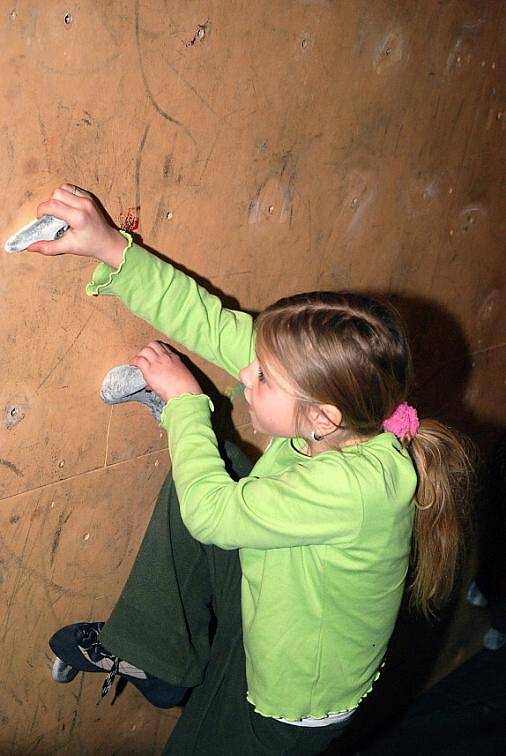 V sobotu 23. ledna se konal první ročník dětských závodů v boulderingu na stěně v Hronově.