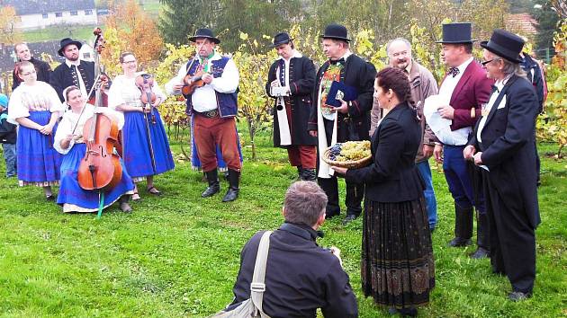 VINOBRANÍ V LITOBOŘI  zpestří vystoupení lidové muziky Šmikuranda. 