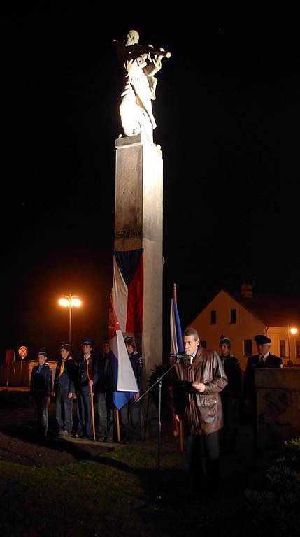 Vladimíru Suchánkovi, Karlu Sekyrovi a Vladimíru Rocmanovi udělili v Novém Městě nad Metují čestné občanství.