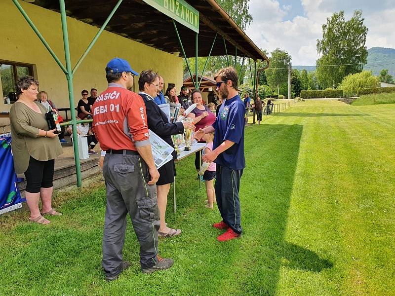 Na zeleném trávníků se odehrála tradiční hasičská soutěž v požárním sportu.