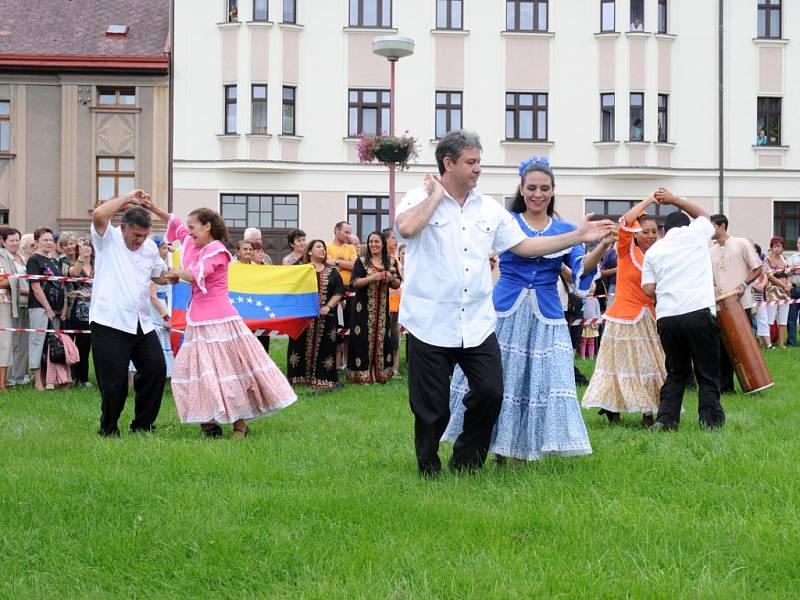 "Roztančené město" v Červeném Kostelci.