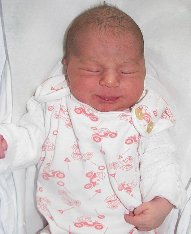 KAROLÍNA HOLÁ se narodila 11. února 2010 v 19:30 hodin s váhou  3825 g a měřila 52 cm. S rodiči Markétou a Jaroslavem bydlí v Novém Městě n. M.