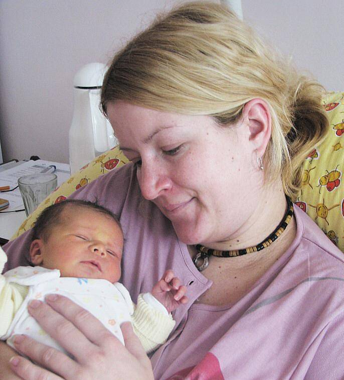 KARLA ŠANOVCOVÁ se narodila 10. února 2010 v 7:12 hodin s váhou 2970 g. S rodiči Marcelou a Jaroslavem bydlí v Křovicích u Dobrušky.