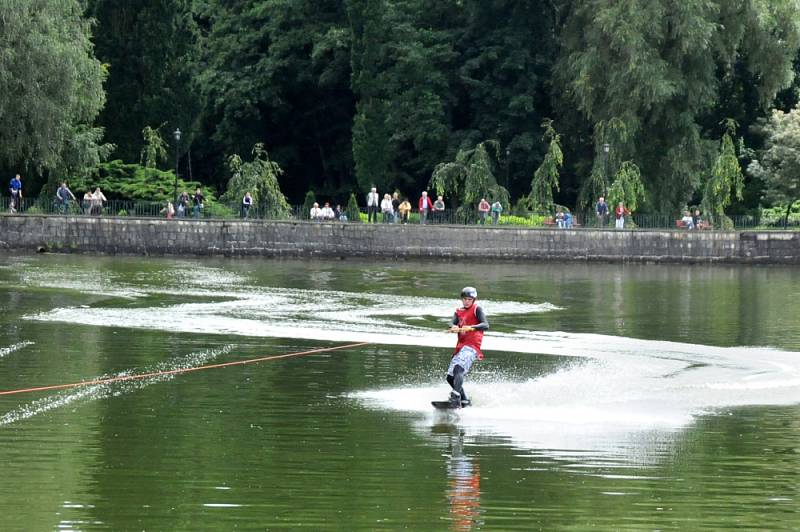 KRKOLOMNÉ SKOKY předváděli  soutěžící v polském lázeňském městečku.