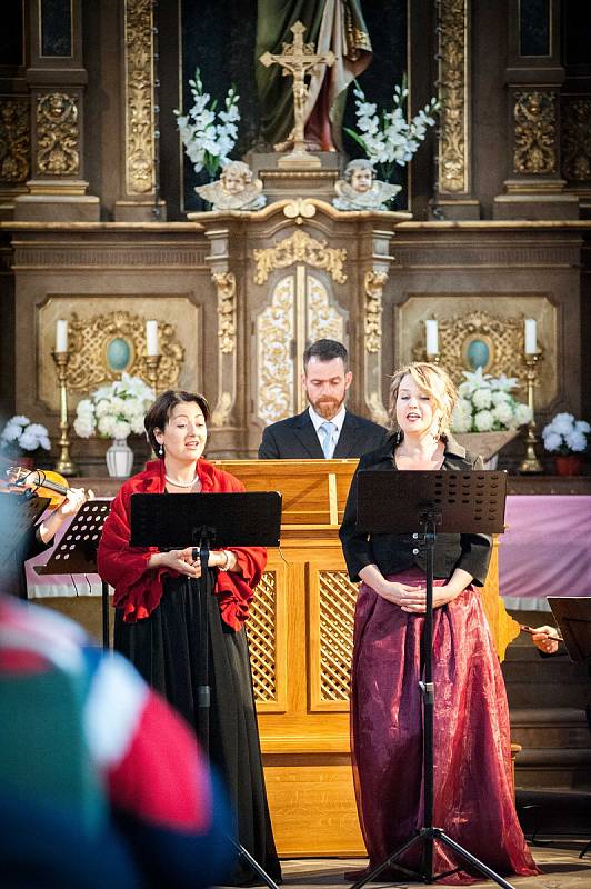 V božanovském kostele sv. Máří Magdalény odstartoval letní hudební festival klasické hudby Za poklady Broumovska. Foto: Jakub Šleis