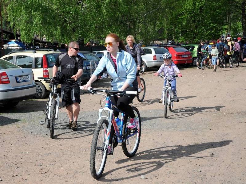 POŘÍČSKÉ TOULKY nalákaly rekordní počet turistů, cyklistů, či koloběžkářů do sluncem zalité přírody. 