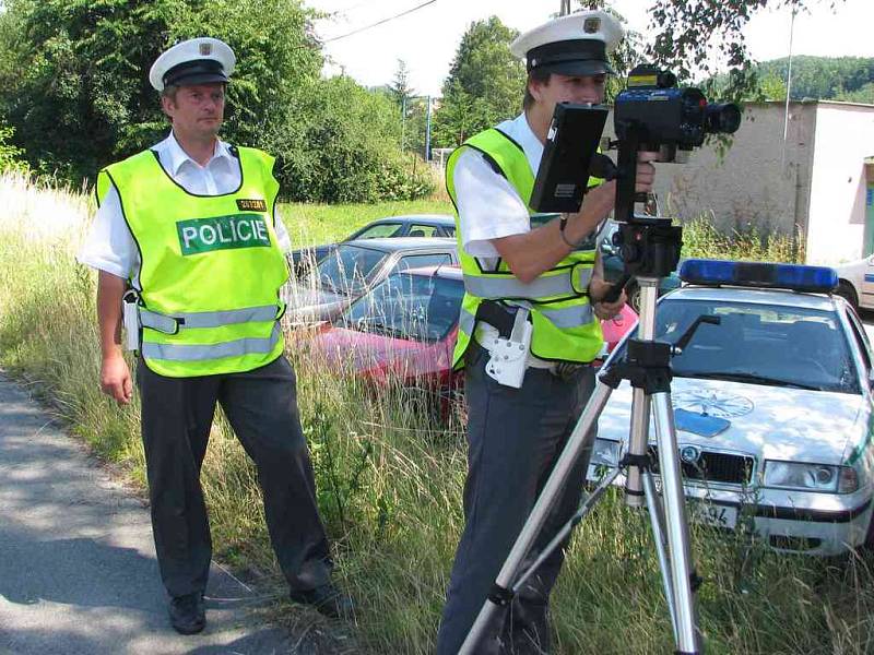 V Náchodě měřili policisté rychlost v Polské ulici.