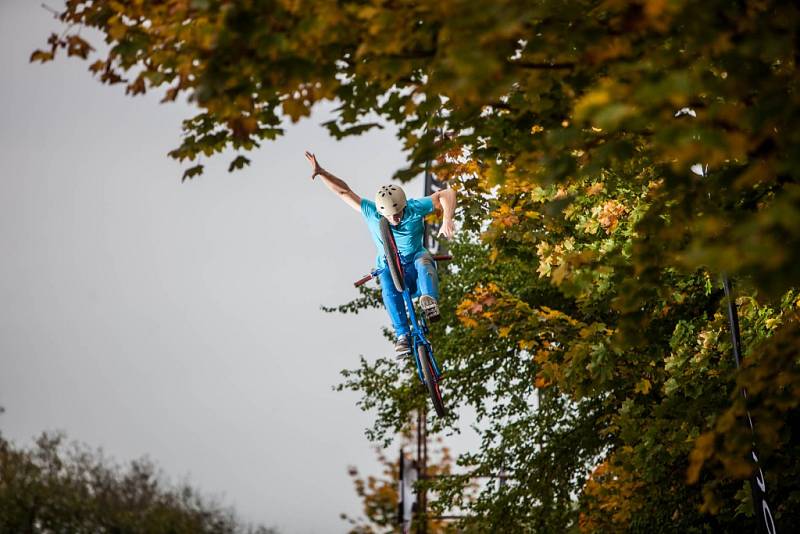 Novoměstský skatepark opět ožil. Místní sdružení zde pořádalo další bikerské závody nazvané Fall Bye Jam.