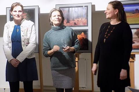 Lucie Václavková z Meziměstí vystavuje zádumčivé i romantické snímky broumovské přírody v galerii LockArt v Broumově.