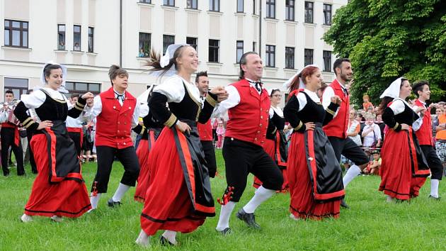 "Roztančené město" v Červeném Kostelci.