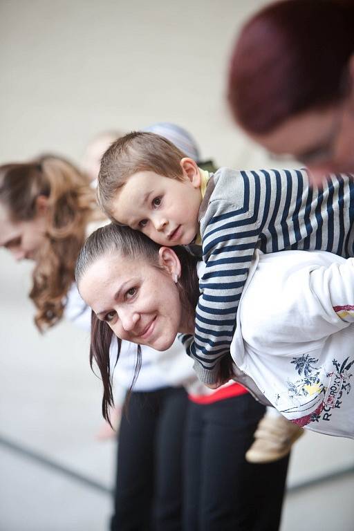  Tradiční akce Brány města dokořán zahájila o víkendu v Novém Městě nad Metují, jedné z historických perel východních Čech, letošní turistickou sezonu. 