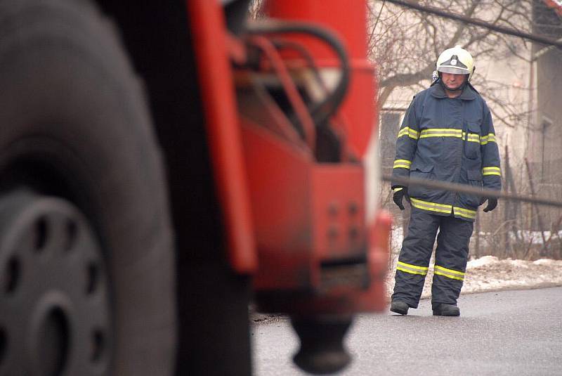 Kamion zapadl do škarpy na silnici mezi Vrchovinami a Šonovem- Provodovem.