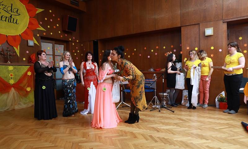 Středisko volného času Déčko v Náchodě už posedmé uspořádalo dvoudenní taneční soutěžní přehlídku „Hvězda Orientu“.