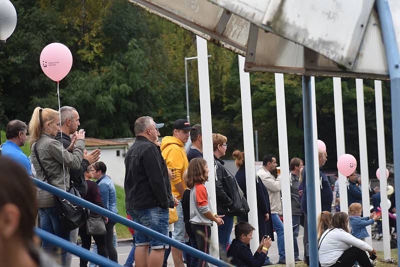 Bezmála dva tisíce lidí včera odpoledne zavítalo do areálu Oblastní nemocnice Náchod, který se na pár hodin proměnil v místo zábavy, zdravotní výchovy a prevence. Foto: Deník/Jiří Řezník