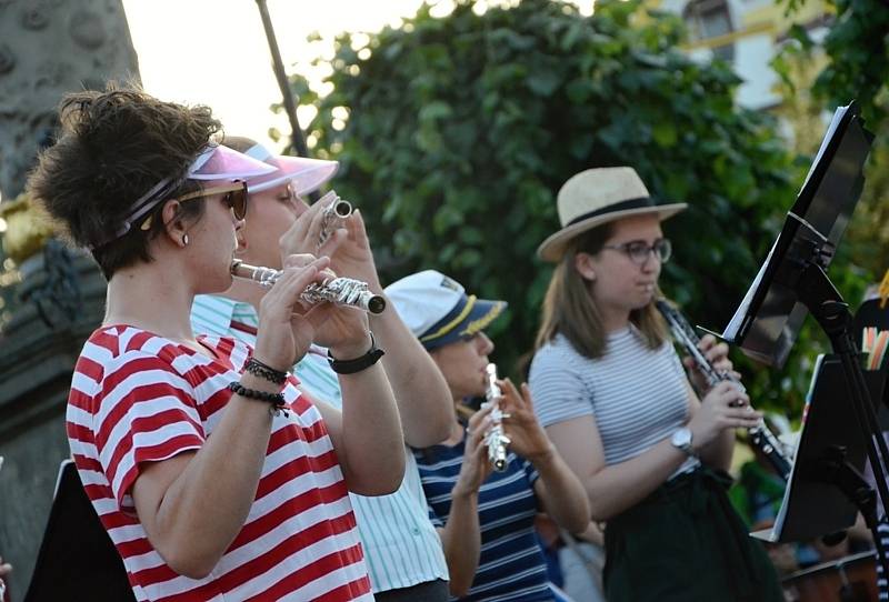 Muzikanti hráli s energií, nadšením a pro dobrou věc.