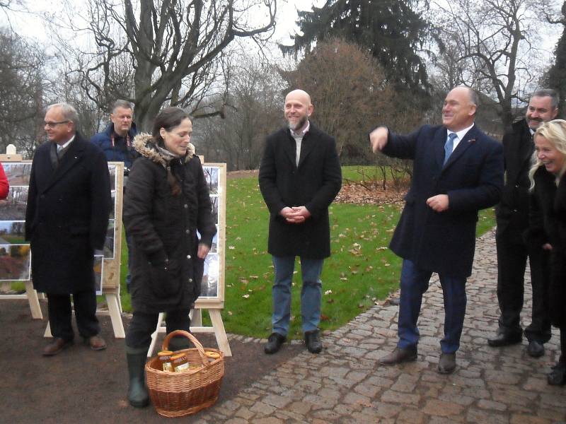 Slavnostní otevření obnoveného zámeckého kopce v Náchodě.